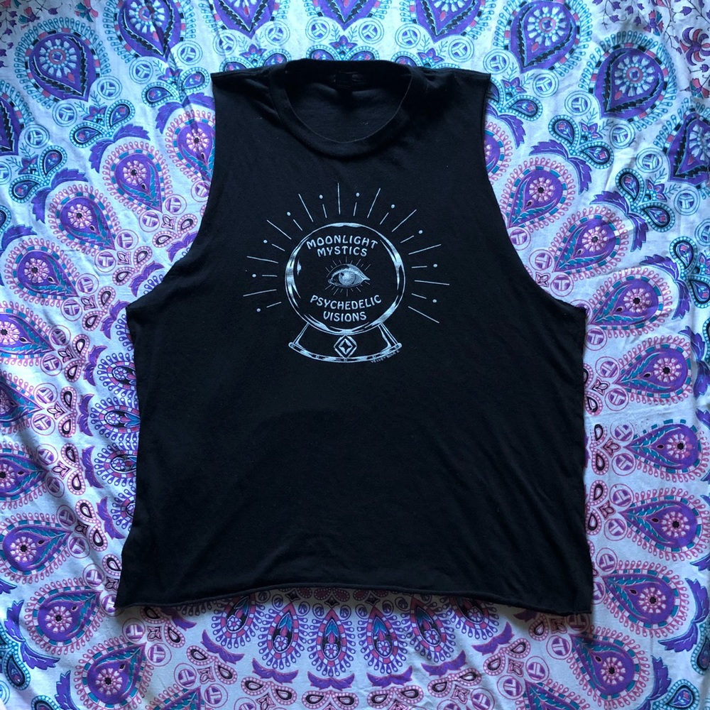 Crystal ball muscle tee